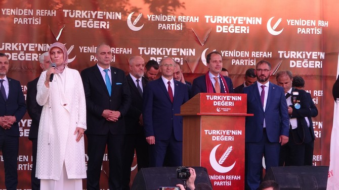 yeniden-refah-partisi-genel-baskani-fatih-erbakan-partisinin-trabzon-meydan-parkinda-duzenledigi-mitinge-katildi-9.jpg
