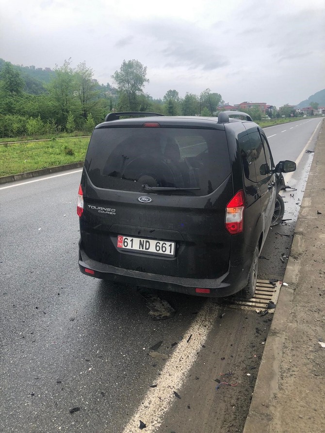 trabzonun-arakli-ilcesinde-bu-sabah-meydana-gelen-trafik-kazasinda-5-kisi-yaralandi-3.jpg