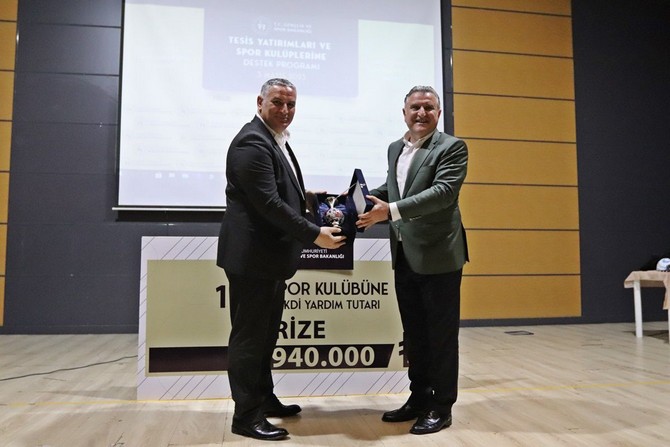 rizede-amator-spor-kuluplerine-yardim-programi-yapildi-3-001.jpg