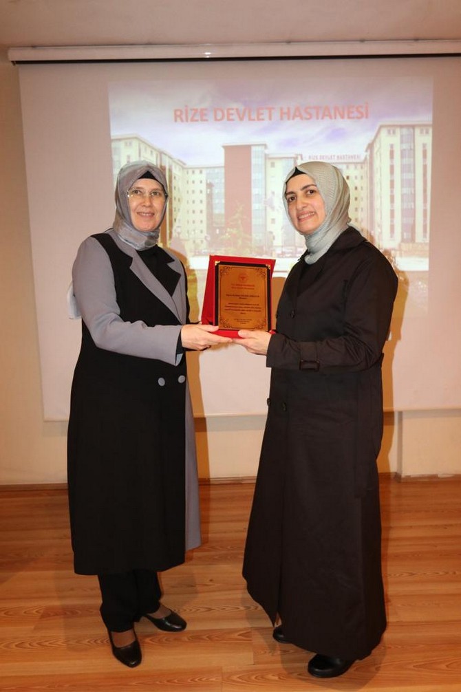 rize-devlet-hastanesinde-hemsireler-gunu-kutlandi-10.jpg