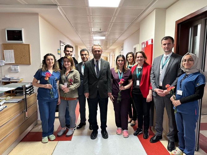 rteu-rektoru-prof-dr-yusuf-yilmaz-12-mayis-hemsireler-gunu-dolayisiyla-recep-tayyip-erdogan-universitesi-rteu-egitim-ve-arastirma-hastanesinde-gorev-yapan-hemsirelerimizi-ziyaret-etti-7.jpg