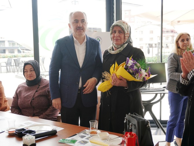 rize-belediye-baskani-rahmi-metin-anneleri-unutmadi-2.jpg