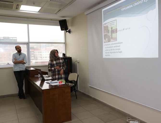 rize-il-saglik-mudurlugunce-112-acil-saglik-hizmetleri-istasyonlarindaki-calisanlara-kadina-yonelik-aile-ici-siddetle-mucadelede-saglik-calisanlarinin-rolu-egitimi-verildi-1.jpg