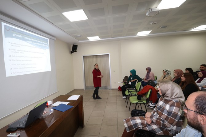 rize-il-saglik-mudurlugunce-112-acil-saglik-hizmetleri-istasyonlarindaki-calisanlara-kadina-yonelik-aile-ici-siddetle-mucadelede-saglik-calisanlarinin-rolu-egitimi-verildi-8.jpg