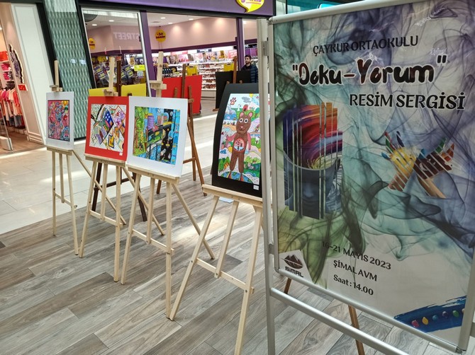 rizede-caykur-ortaokulu-ogrencilerinin-eserlerinden-olusan-resim-sergisi-ziyaretcilerin-begenisini-kazandi-5.jpg