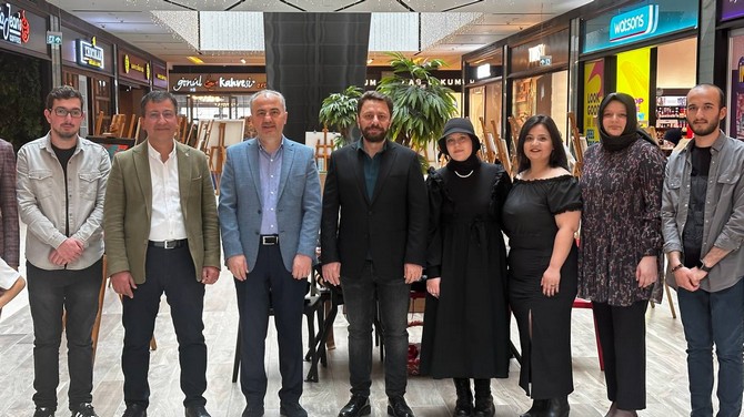rizedeki-1-eser-1-hayat-resim-sergisinin-gelirleri-deprem-bolgesine-gonderilecek-26.jpg