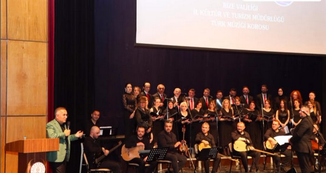 turk-halk-muzigi-konseri-rizelileri-mest-etti-15-001.jpg