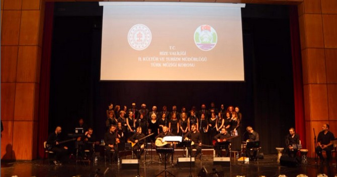 turk-halk-muzigi-konseri-rizelileri-mest-etti-16.jpg