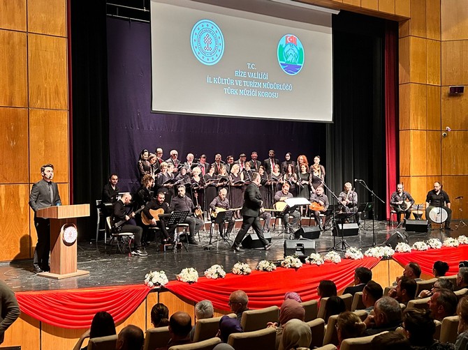 turk-halk-muzigi-konseri-rizelileri-mest-etti-18.jpg