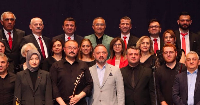 turk-halk-muzigi-konseri-rizelileri-mest-etti-2.jpg