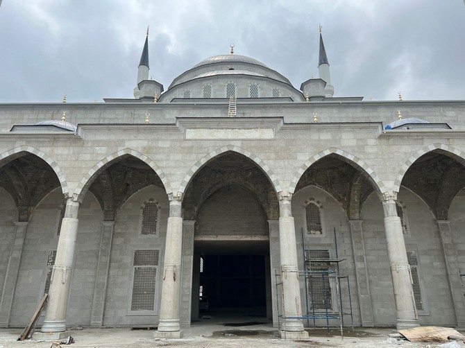 dogu-karadenizin-en-buyuk-cami-ve-kulliyesinin-2024-yili-ramazan-ayinda-acilmasi-planlaniyor-13.jpg