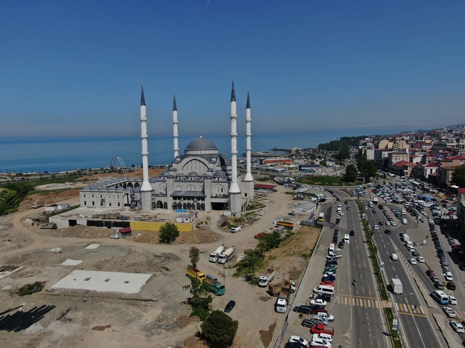 dogu-karadenizin-en-buyuk-cami-ve-kulliyesinin-2024-yili-ramazan-ayinda-acilmasi-planlaniyor-8.jpg