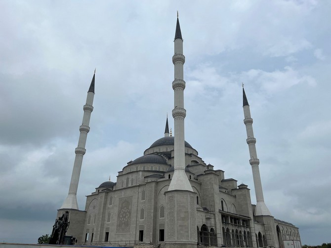 dogu-karadenizin-en-buyuk-cami-ve-kulliyesinin-2024-yili-ramazan-ayinda-acilmasi-planlaniyor-9.jpg