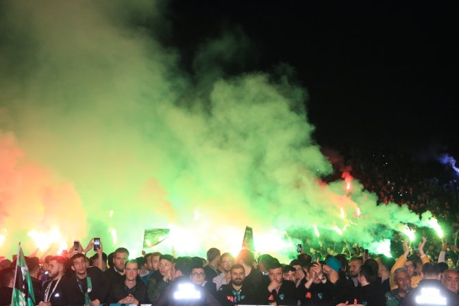 kocaelispor-sampiyonlugu-coskuyla-kutladi-14.jpg
