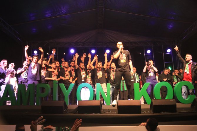 kocaelispor-sampiyonlugu-coskuyla-kutladi-15.jpg