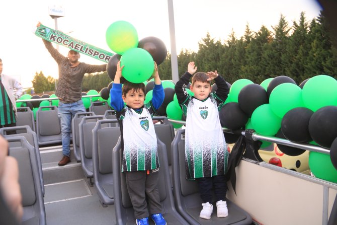 kocaelispor-sampiyonlugu-coskuyla-kutladi-8.jpg