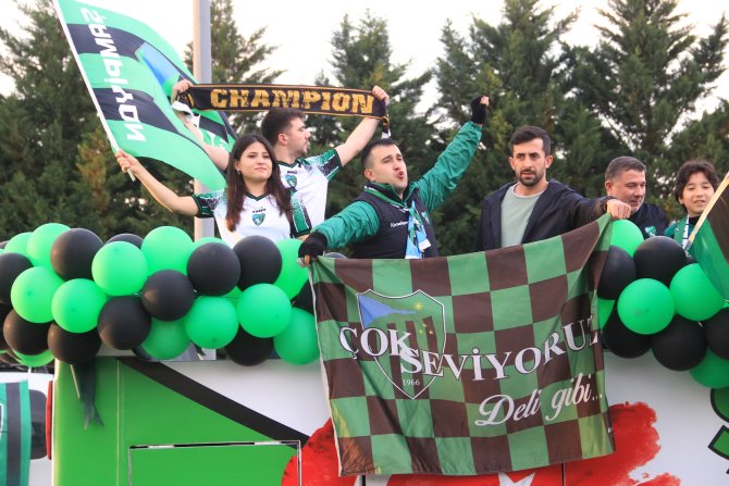kocaelispor-sampiyonlugu-coskuyla-kutladi-9.jpg