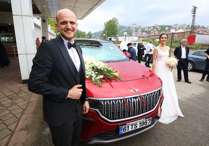 ulastirma-ve-altyapi-bakani-adil-karaismailoglu-makam-araci-toggu-trabzonda-evlenecek-cifte-gelin-arabasi-olarak-tahsis-etti-2.jpg