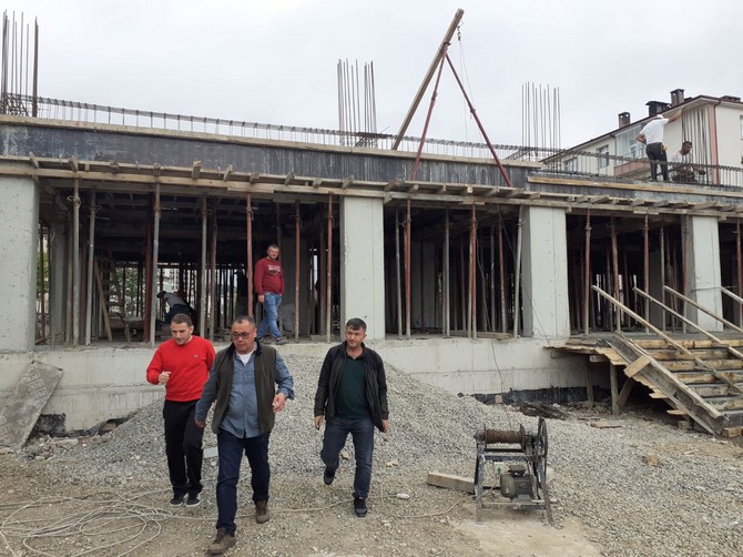 rize-il-milli-egitim-muduru-engin-emen-pazarda-yapimi-devam-eden-pazar-kirazlik-ilkokulu-insaatinda-incelemelerde-bulundu-1.jpg
