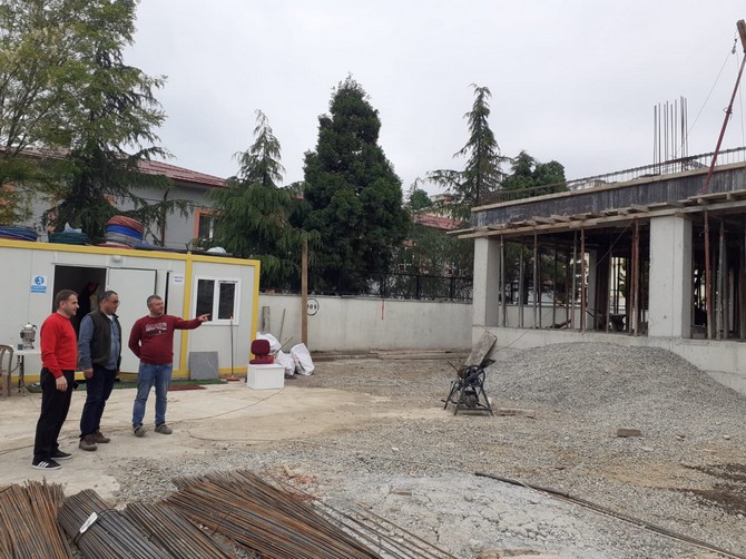 rize-il-milli-egitim-muduru-engin-emen-pazarda-yapimi-devam-eden-pazar-kirazlik-ilkokulu-insaatinda-incelemelerde-bulundu-4.jpg