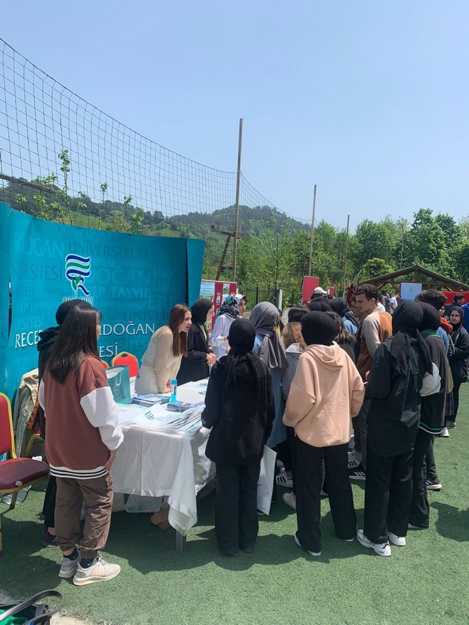 universite-tanitim-fuarinda-rteuye-yogun-ilgi-5.jpg