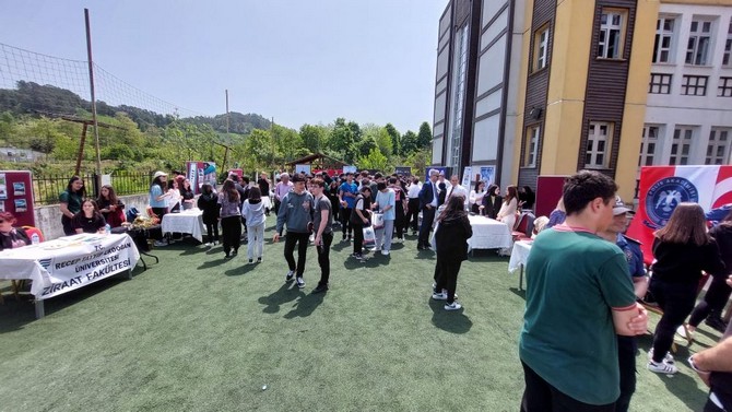 universite-tanitim-fuarinda-rteuye-yogun-ilgi-6.jpg