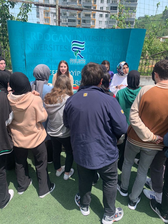 universite-tanitim-fuarinda-rteuye-yogun-ilgi-8.jpg