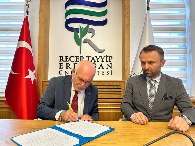 recep-tayyip-erdogan-universitesi-ile-usak-universitesi-arasinda-protokol-imzalandi-2.jpg