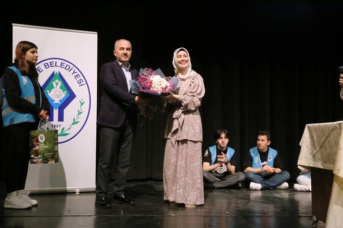 rize-belediyesi-genclik-merkezi-ve-bilgi-evi-ribegem-tarafindan-duzenlenen-yazar-hatice-kubra-tongarin-konferansi-yogun-ilgi-gordu-1.jpg
