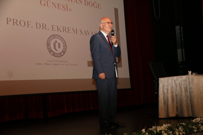 usak-universitesi-rektoru-prof-dr-savas-rteude-batiyi-aydinlatan-dogu-gunesi-konferansi-verdi-2.jpg