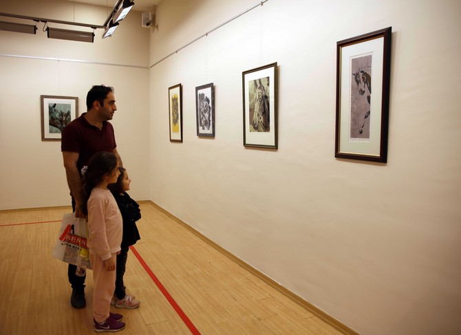 ressam-emine-ozdemir-atlari-konu-alan-bir-at-bir-murat-temali-ozgun-baski-resim-sergisini-sanko-sanat-galerisinde-acti-8.jpg