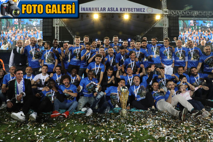 super-lige-yukselen-caykur-rizespor-kupasini-aldi-foto-galeri.jpg