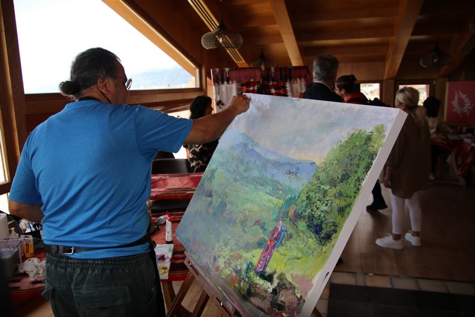 turkiyenin-bircok-ilinden-rizeye-gelen-9-ressam-kentin-tarihi-ve-dogal-guzelliklerini-tuvale-isledi-6.jpg