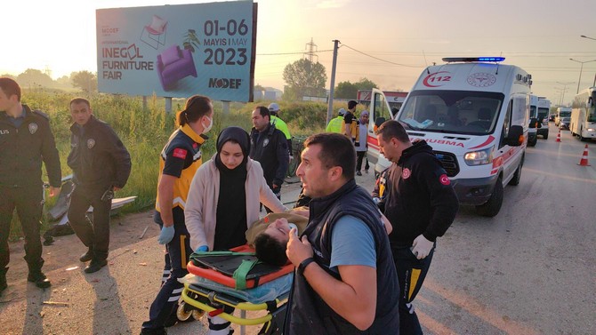 bursanin-inegol-ilcesinde-sporculari-tasiyan-minibus-hafriyat-kamyonuna-carpti-kazada-antrenor-abdulcelil-er-bayram-57-hayatini-kaybederken-14u-sporcu-1i-antrenor-1i-sofor-o.jpg