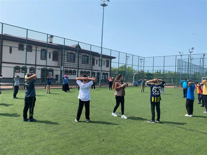rizede-saglik-icin-hareket-et-gunu-etkinlikleri-gerceklestirildi-8.jpg