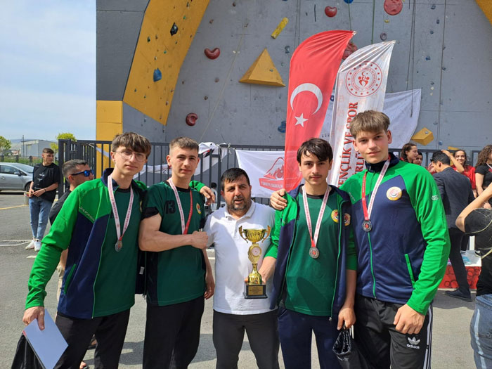 rize-anadolu-imam-hatip-lisesi-spor-tirmanisi-takimi-turkiye-2-si-oldu.jpg