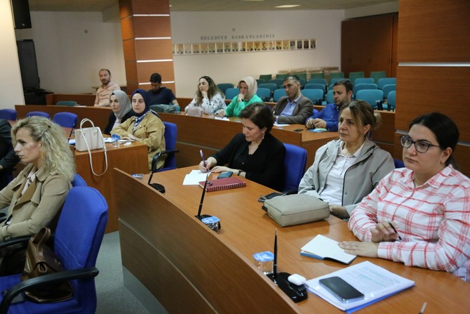 rizede-belediye-personeline-imar-hukuku-ve-yapi-denetim-konulu-egitim-verildi-5.jpg
