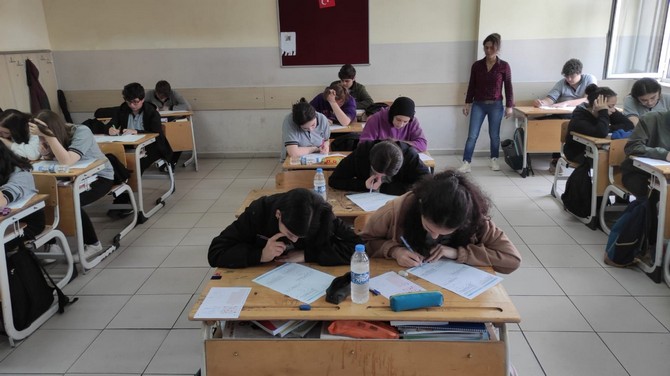 rizede-9-sinif-ogrencilerine-matematik-izleme-testi-uygulandi-11.jpg