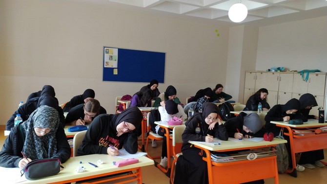 rizede-9-sinif-ogrencilerine-matematik-izleme-testi-uygulandi-6.jpg