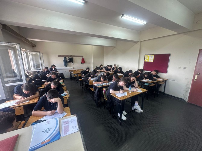 rizede-9-sinif-ogrencilerine-matematik-izleme-testi-uygulandi-8.jpg