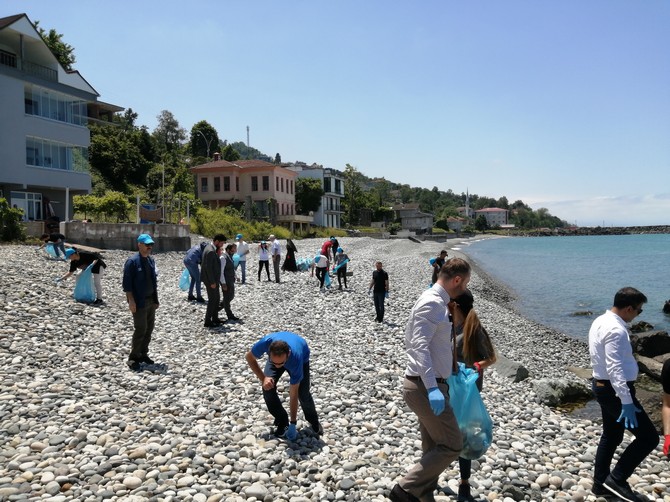 rteulu-ogrenciler-ve-akademisyenler-kiyi-ve-sualti-temizligi-yapti-1.jpg