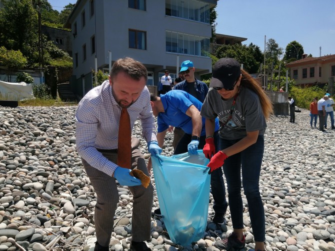 rteulu-ogrenciler-ve-akademisyenler-kiyi-ve-sualti-temizligi-yapti-5.jpg