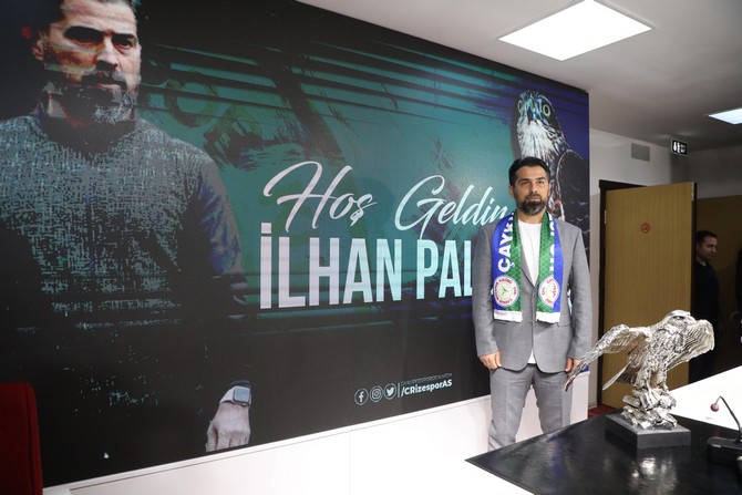 super-lige-yukselen-caykur-rizespor-ilhan-palut-ile-1-yillik-sozlesme-imzaladi-9.jpg