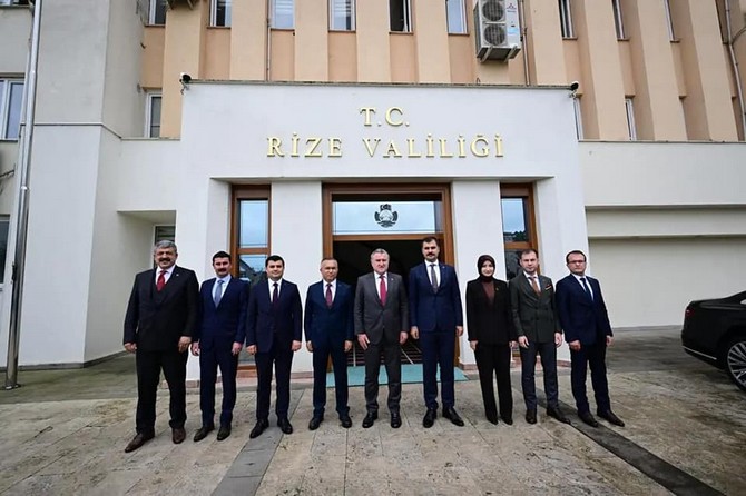 genclik-ve-spor-bakani-dr-osman-askin-bak-rize-valiligini-ziyaret-etti-2.jpg