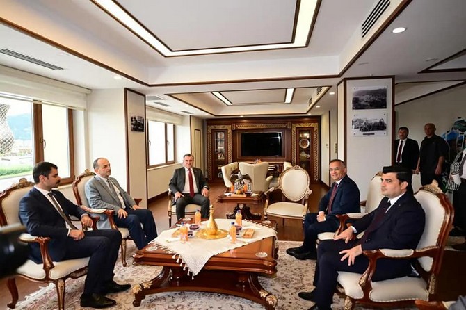genclik-ve-spor-bakani-dr-osman-askin-bak-rize-valiligini-ziyaret-etti-3.jpg
