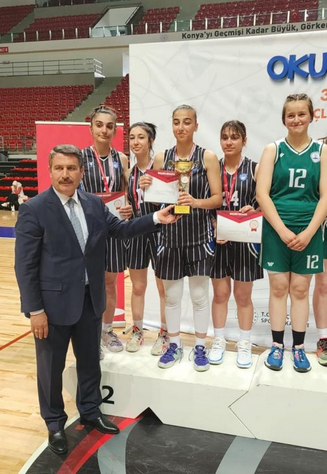 rize-cay-mesleki-ve-teknik-anadolu-lisesi-3x3-basketbol-kiz-takimi-konya-da-duzenlenen-turkiye-finalinde-turkiye-2-ligini-kazandi-2.jpg