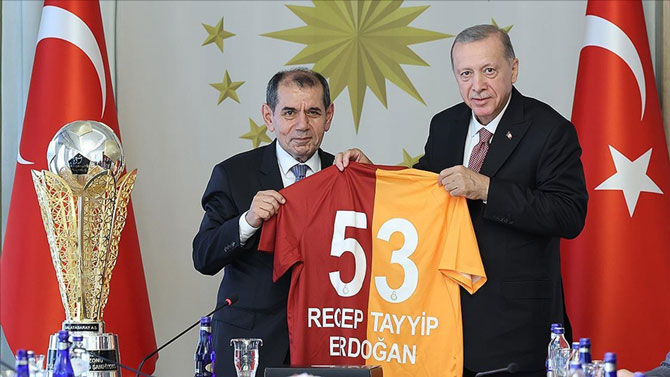 cumhurbaskani-erdogan-galatasaray-futbol-takimini-kabul-etti.jpg