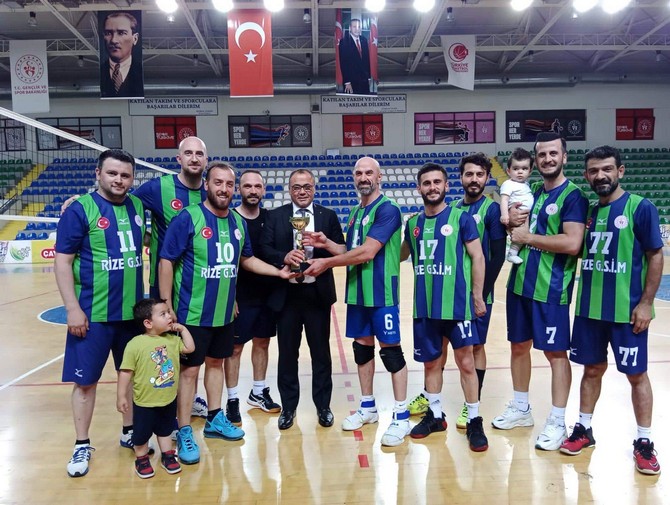rizede-duzenlenen-2023-yili-kurumlar-arasi-voleybol-turnuvasi-sona-erdi-2.jpg
