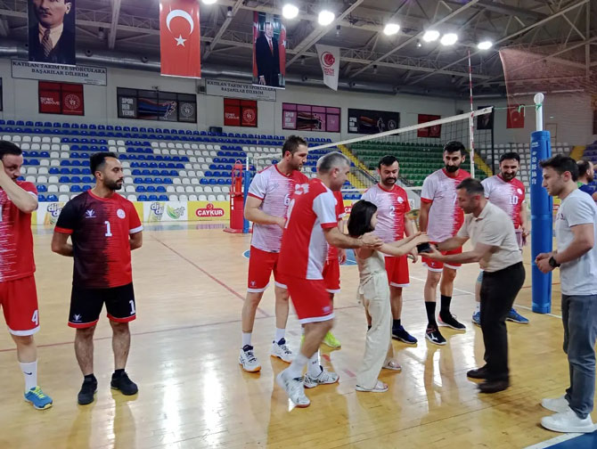 rizede-duzenlenen-2023-yili-kurumlar-arasi-voleybol-turnuvasi-sona-erdi.jpg
