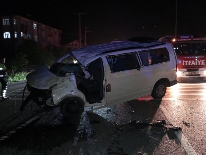samsunda-minibusun-devrilmesi-sonucu-9-kisi-yaralandi-4.jpg